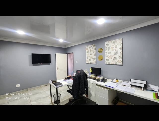 320M² OFFICE TO LET IN WILLOWTON INDUSTRIAL
